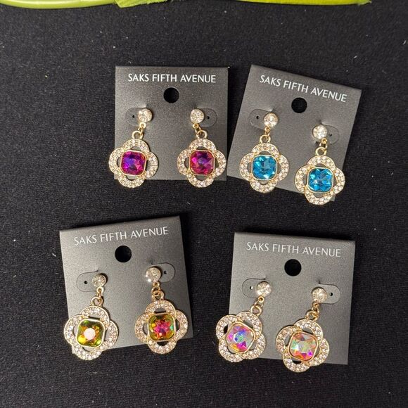 Saks Fifth Avenue Gold and Vitrial Crystal Center Clover Floral Earring 1.5in - Picture 7 of 8